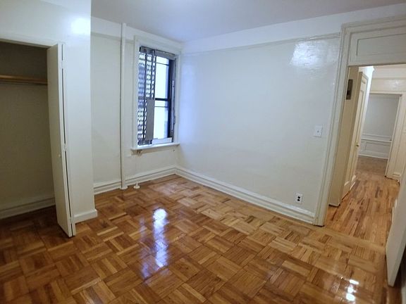 4th image of 334 Montgomery St #2