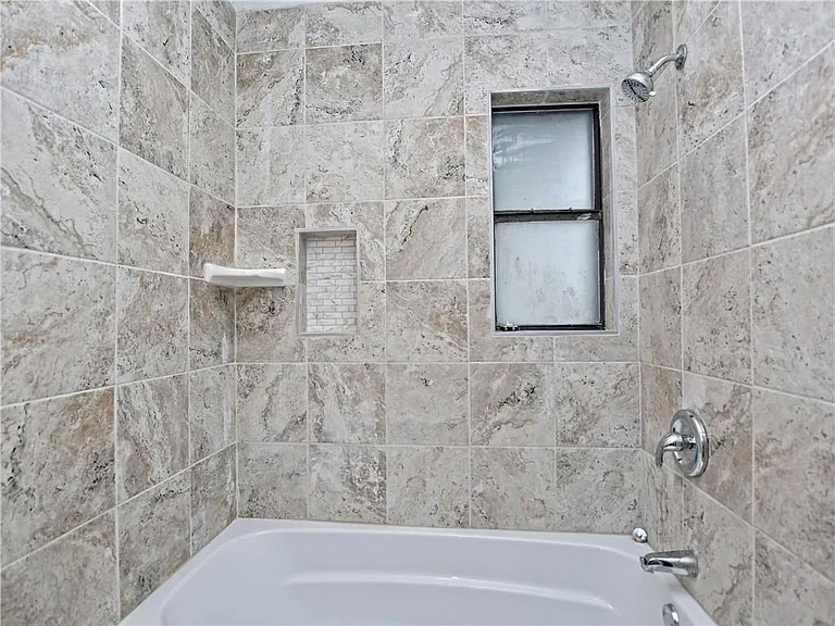 904 Walter St — Photo 14