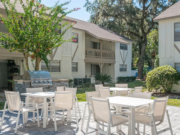 Camelot Apartments — Photo 41