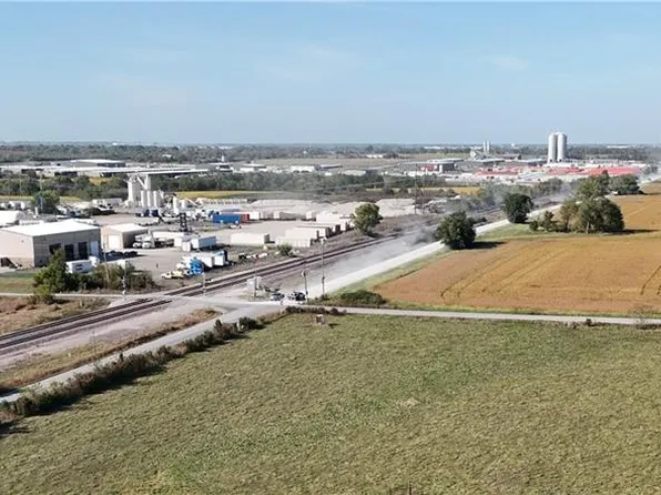 19151 Woodland Rd, Spring Hill, KS 66083