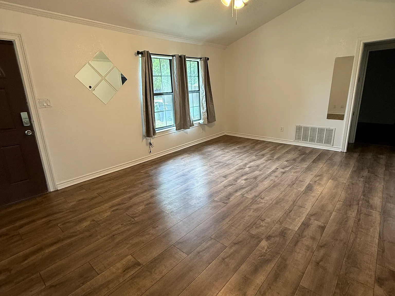 3 bed, $2,000 — Photo 4