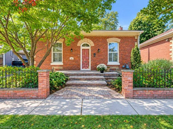 48 Albion St, Brantford, ON N3T 3M3