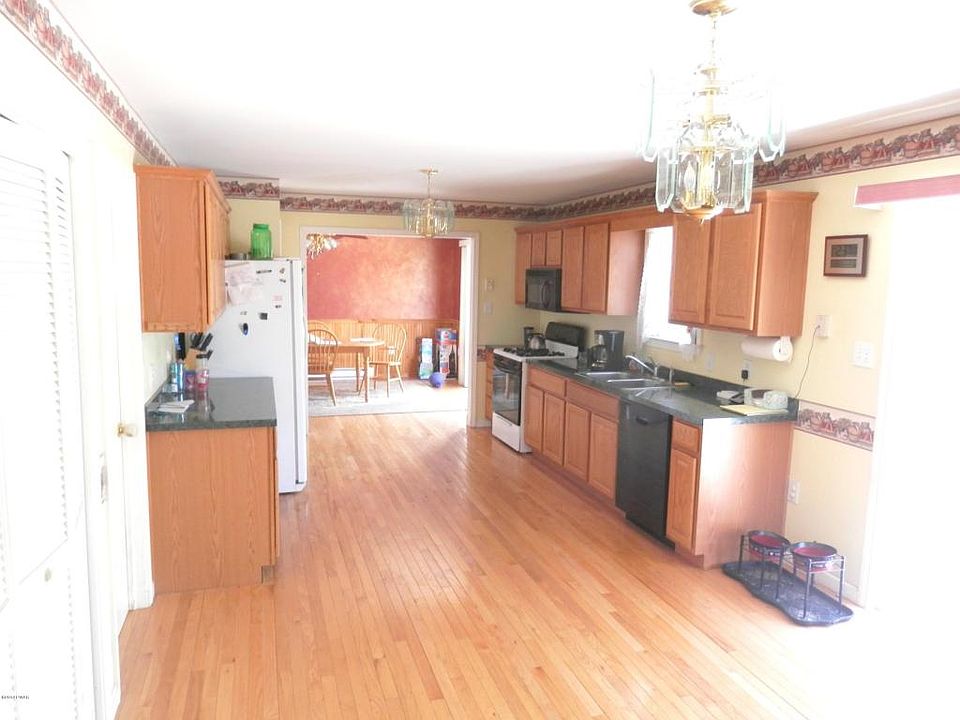 1st image of 6 Petroski Dr