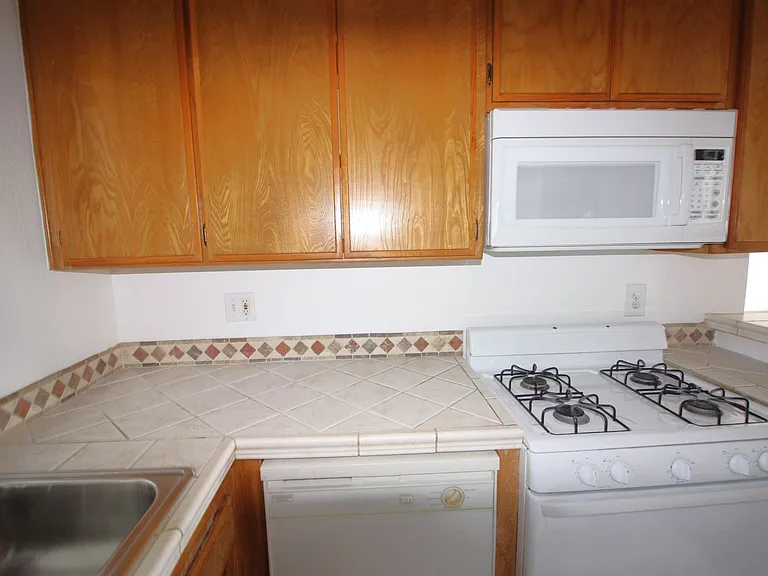 4844 Riverton Ave. — Photo 6