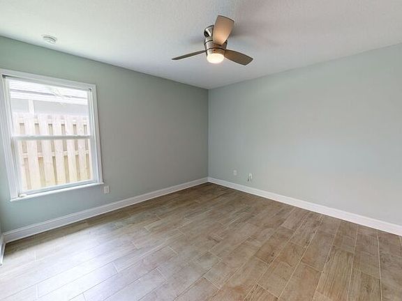 3rd image of 202 Timberwood Dr