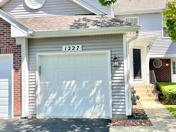 1227 Hathaway Cir, Elgin, IL 60120