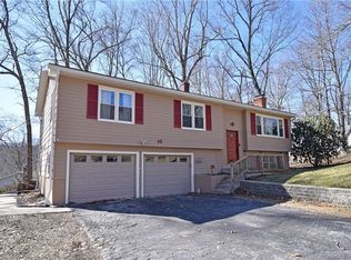 16 Forest Ln, Gales Ferry, CT 06335