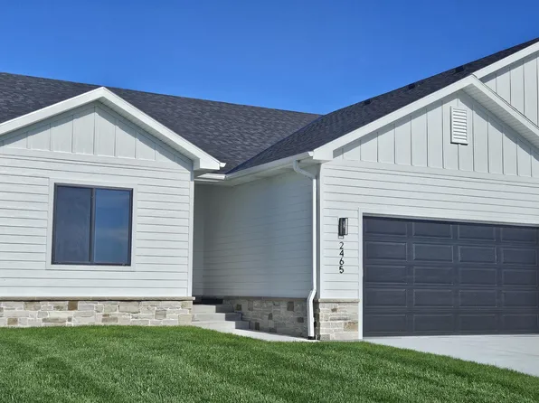2465 N Oak St, Wahoo, NE 68066