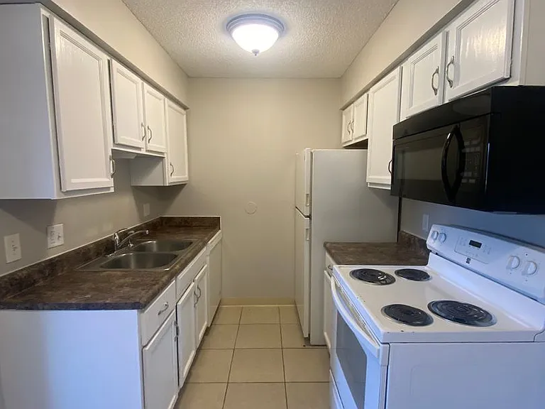 Parkview Apartments — Photo 6