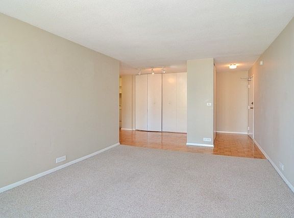 5th image of 2740 N Pine Grove Ave APT 18G