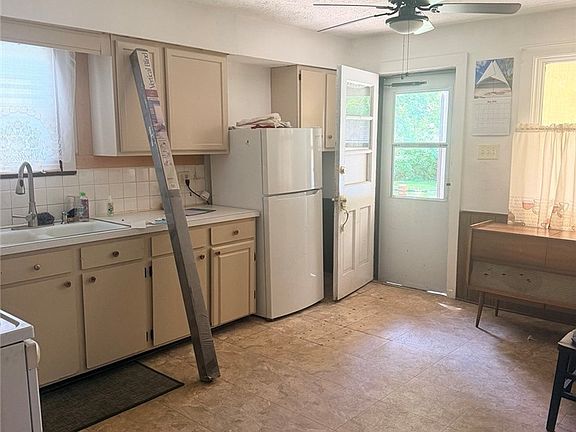 2nd image of 2430 Bailey Rd