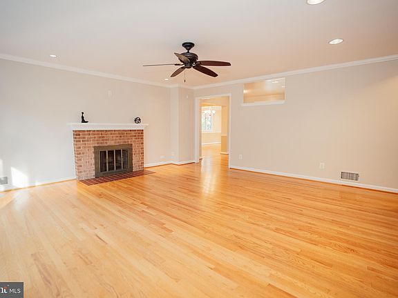 2nd image of 5209 Lindsay St