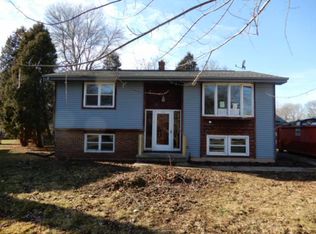 1112 Lawndale Ct, Menasha, WI 54952