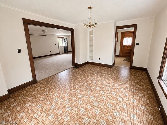 5th image of 409 E Main St