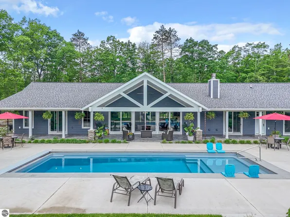 586 Starflower Ln, Traverse City, MI 49696