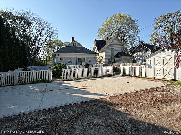 3rd image of 3809 Electric Ave