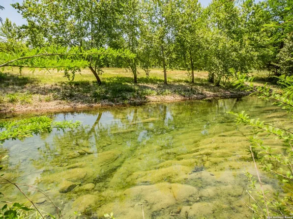 101 Betty Drive, Bandera, TX 78803