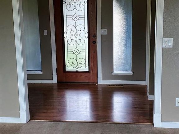 2nd image of 2527 Duportail St