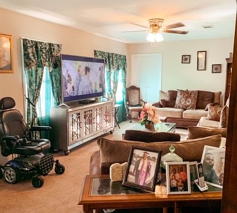 3rd image of 605 Waters Dr