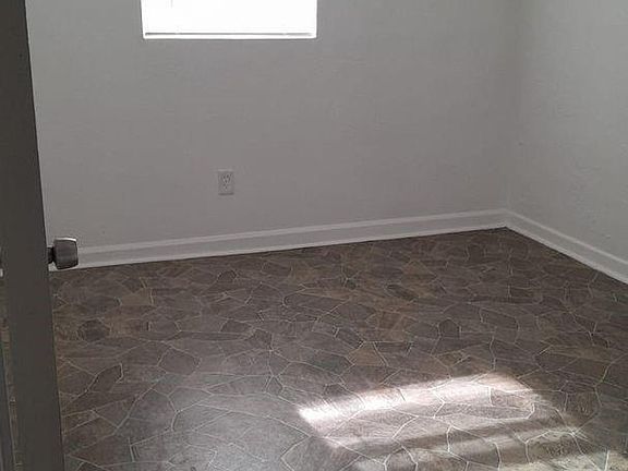 3rd image of 2405 Franklin St