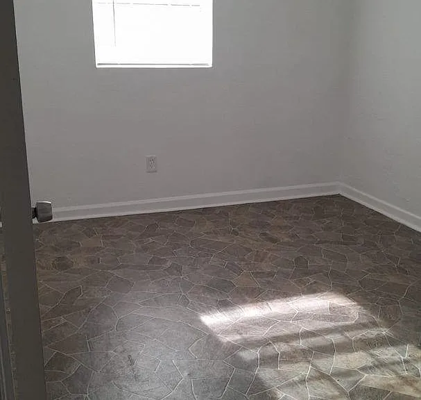2405 Franklin St — Photo 3