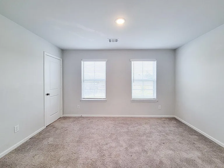 94 Valiant Ridge Trl — Photo 22