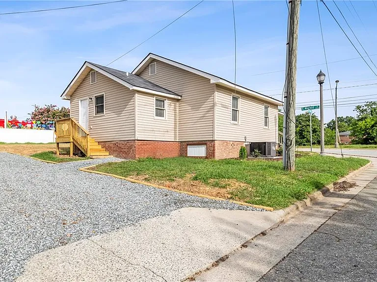 2210 E Market St — Photo 20