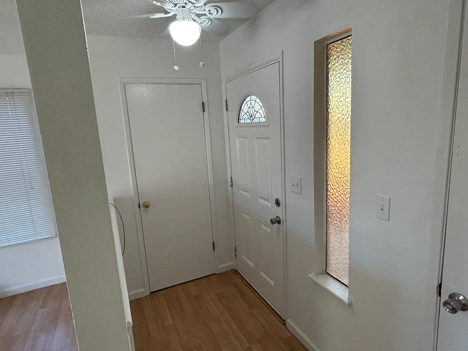 3 bed, 2.5 bath, 1302 sqft, $2,700 — Photo 3