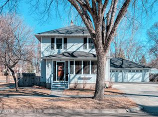 901 Chestnut St, Grand Forks, ND 58201