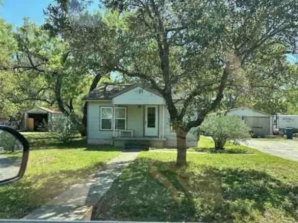 222 Hazen Ave, Sinton, TX 78387
