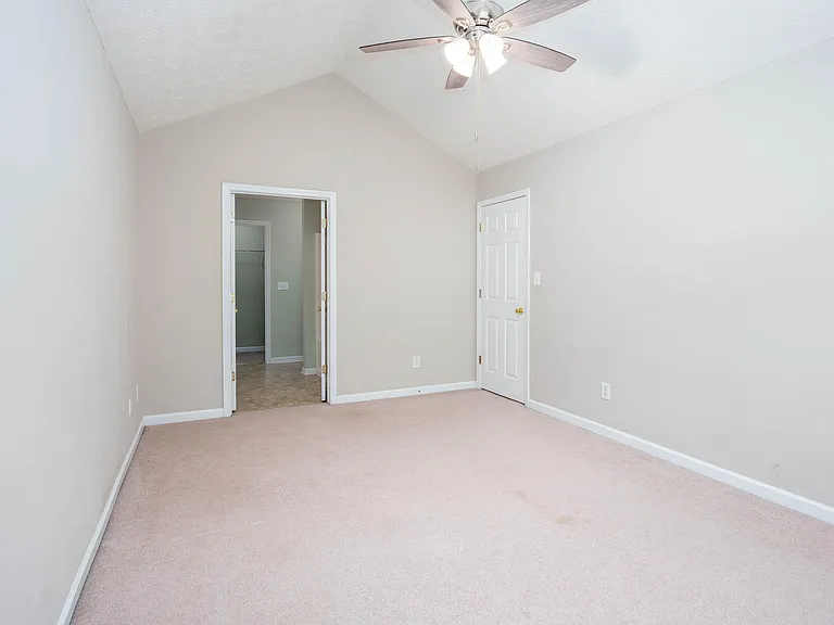 2946 Greyhawk Ln — Photo 17