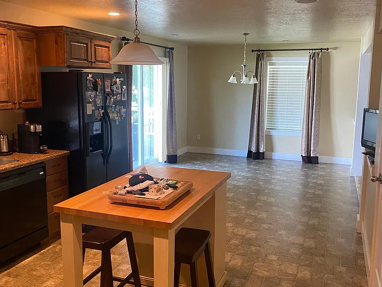 525 W 980 N — Photo 2