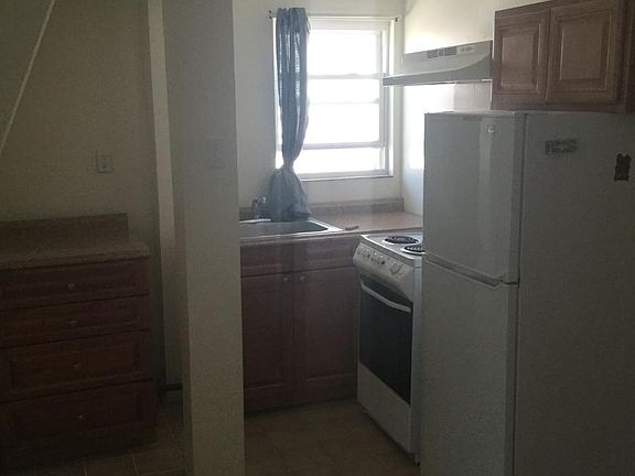 3rd image of 15320 Sanford Ave #2