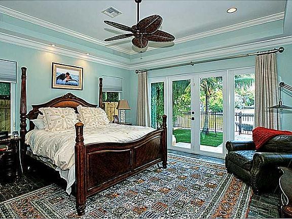 4th image of 333 Isle Of Capri Dr