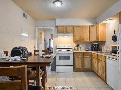 4th image of 1134 Georgia St