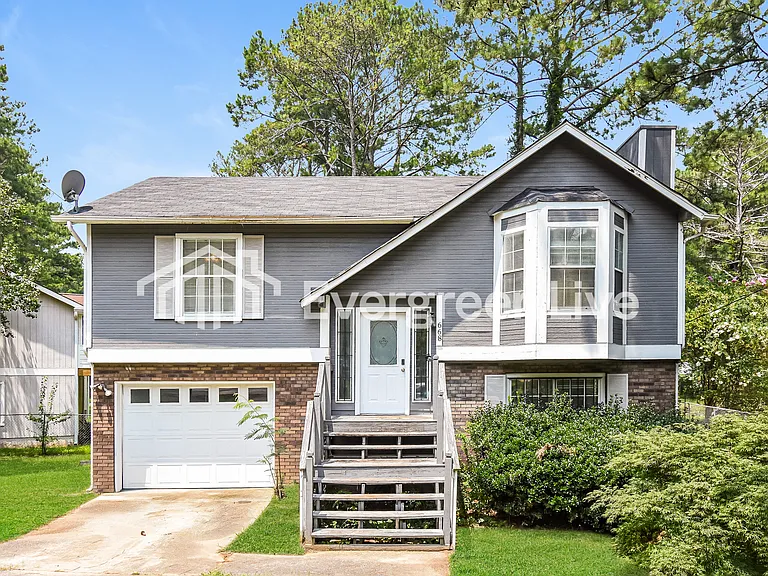 668 Alex Way SW — Photo 1