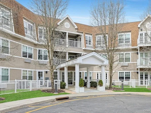 105 Sutton Drive #105, Mount Kisco, NY 10549