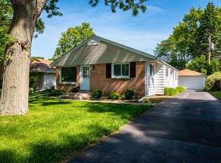 714 W Montclaire Ave, Glendale, WI 53217