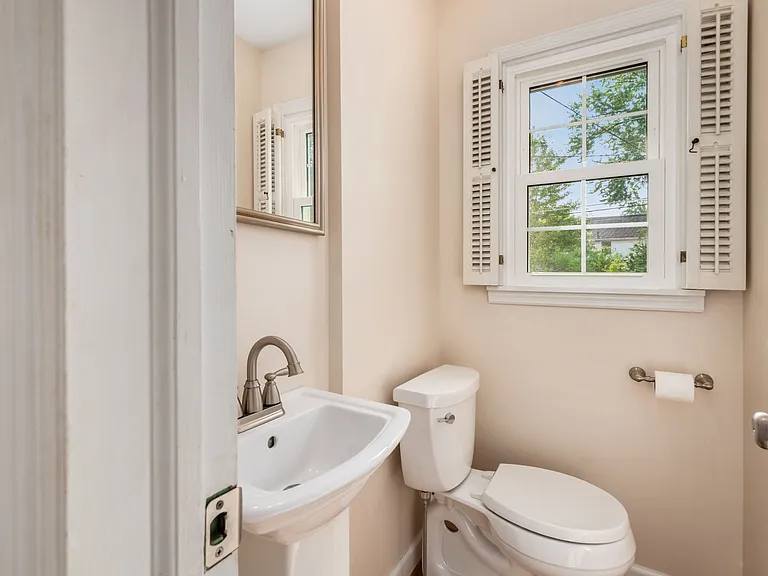 2559 Welsford Rd — Photo 14