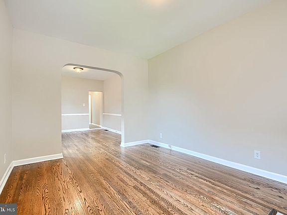 4th image of 2913 Rosalie Ave