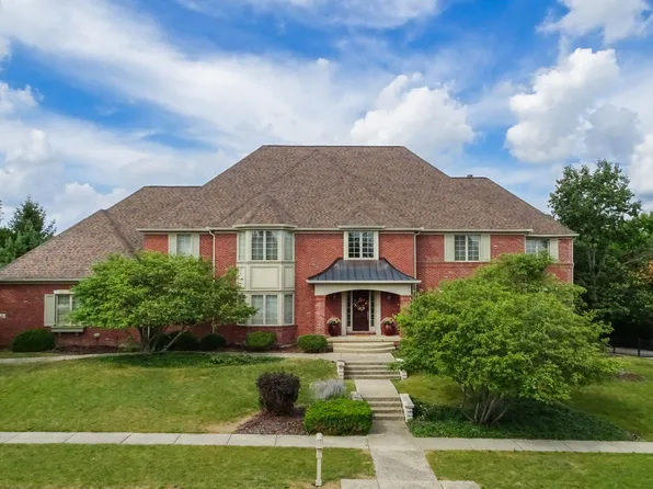 4 Bohrer Ct, Bloomington, IL 61704