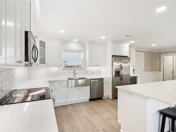 2nd image of 109 Quebec Ct