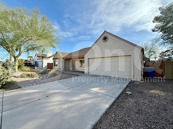 3rd image of 1549 E Drake Dr