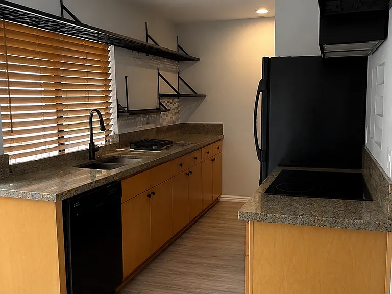 2725 Ariane Dr — Photo 12