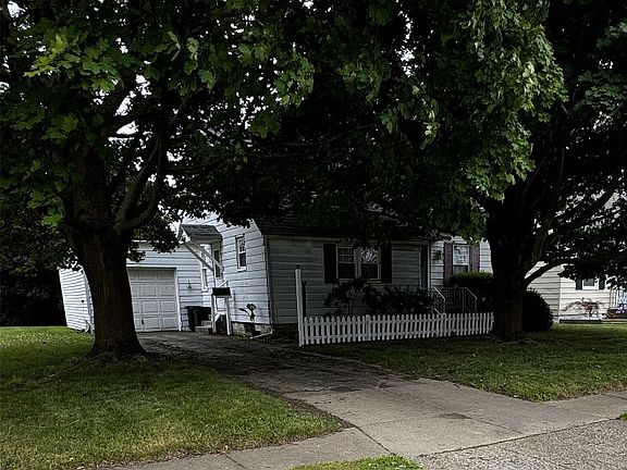 2nd image of 819 E 37th St