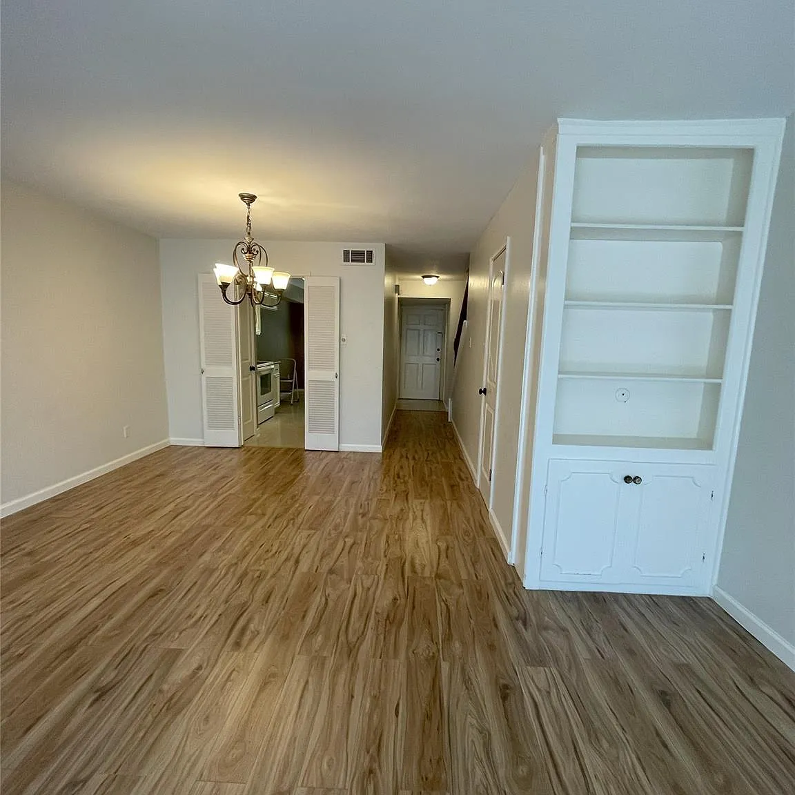 2 bed, 2.5 bath, 1385 sqft, $2,000 — Photo 4