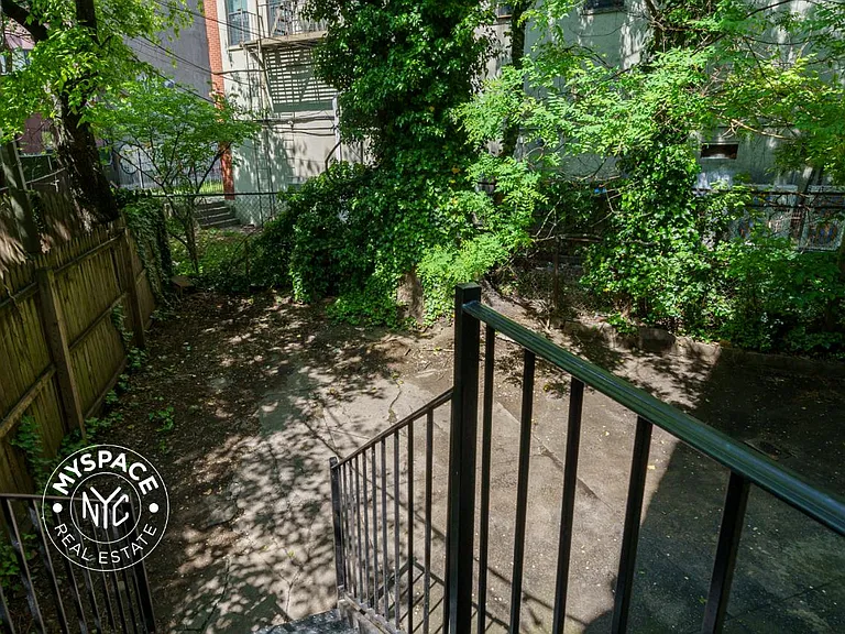 1027 Putnam Ave #1C — Photo 1