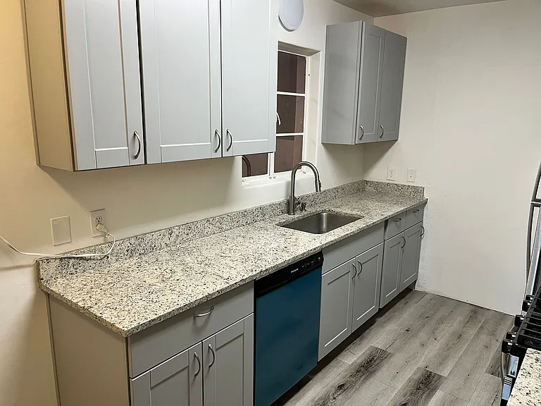 2220 E Grant Rd — Photo 18