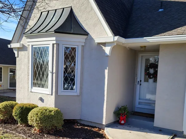 2728 Chipperfield Rd, Lawrence, KS 66047