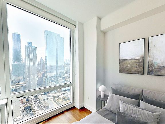 3rd image of 610 W 42nd St APT N30c